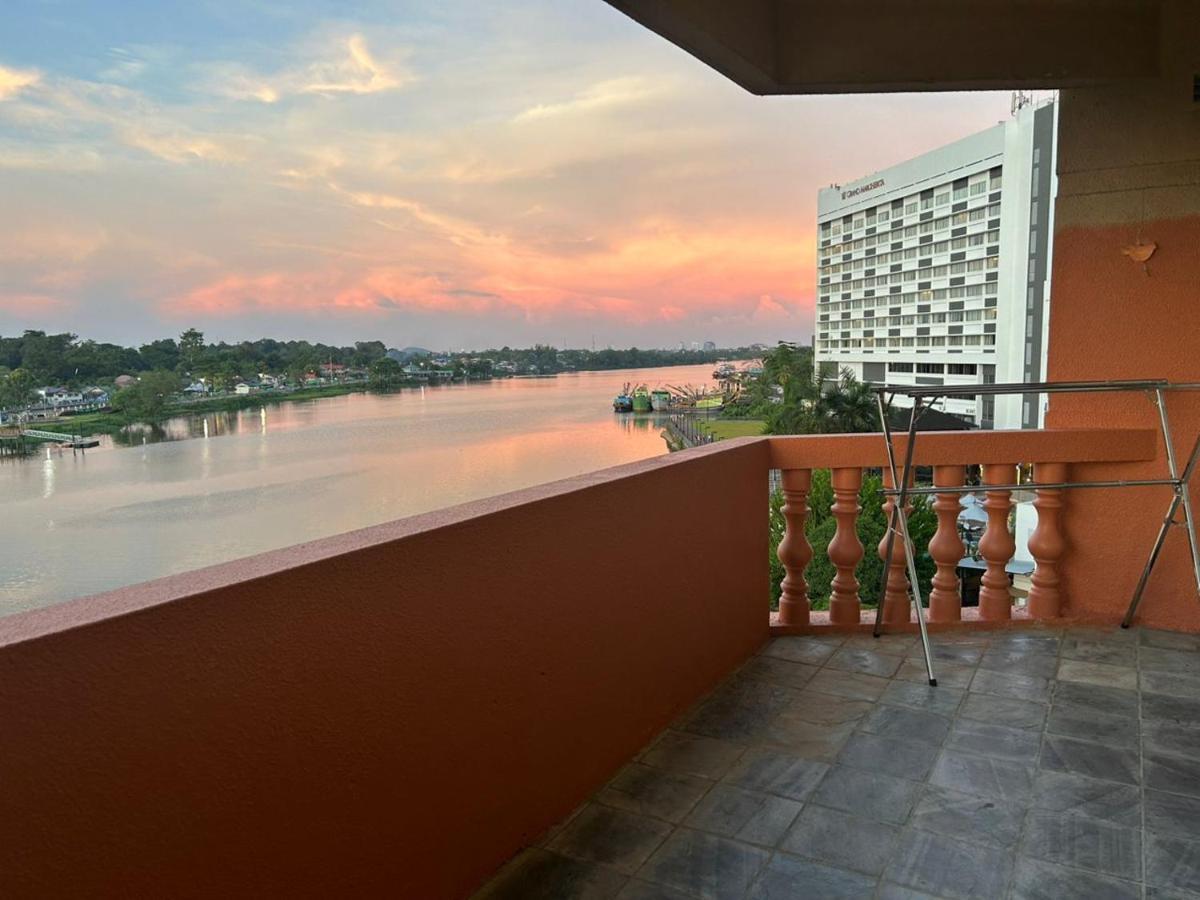 Riverbank Suites Waterfront 507 Kuching Luaran gambar